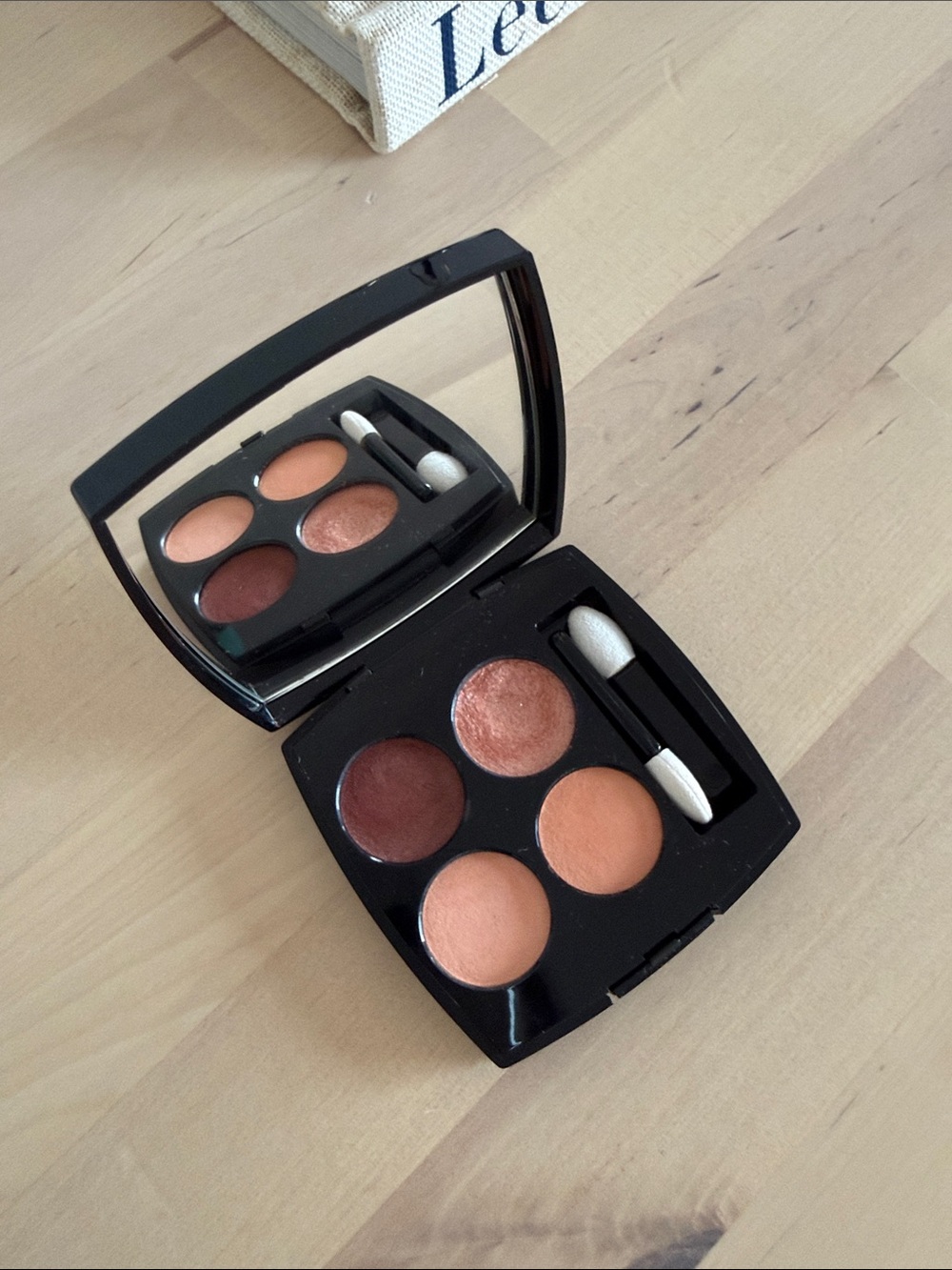 CHANEL Les 4 ombres eyeshadow color 384 imaginaire
